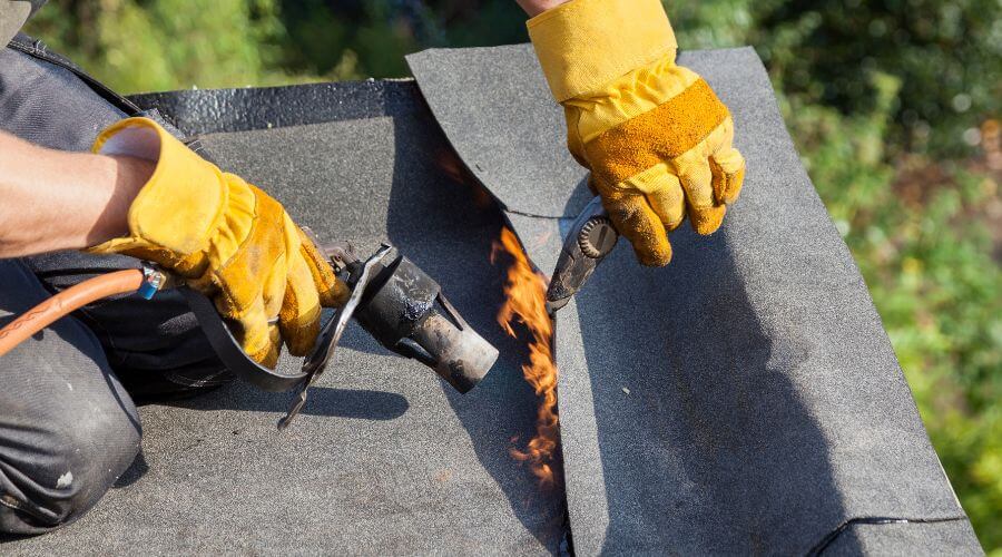 Professional gutter cleaning in Success, MO